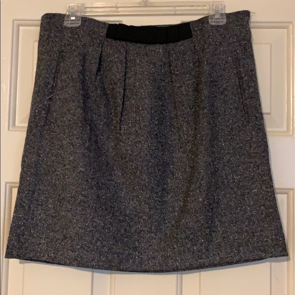 Loft size 4 black & grey winter skirt with pockets